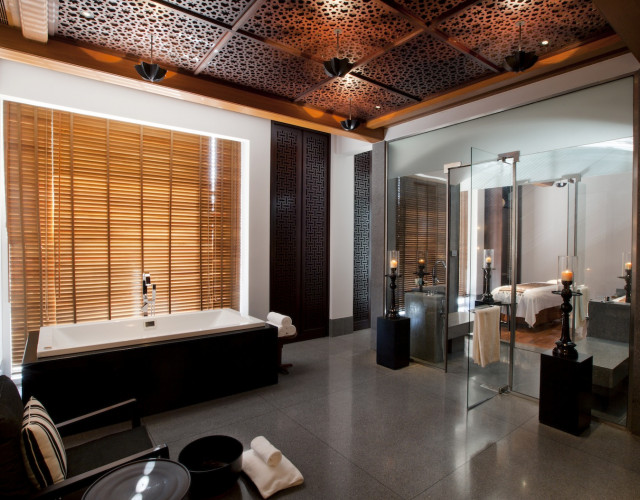 CMU-Spa-Fitness-The-Spa-Treatment-Suite-Bathroom01.jpg